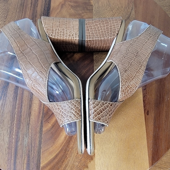 Donald Pliner Pasha Slingback Sandal Heels Croc Embossed Leather Size 7 - Picture 10 of 17